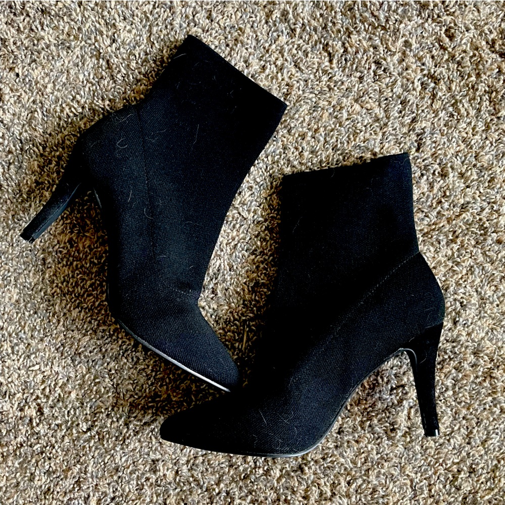 Pointed toe sweater heel bootie
